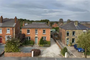 Thrushley Cottage - sleeps 7 - with roof terrace - Image 2