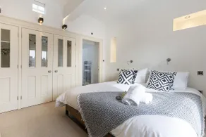 Thrushley Cottage - sleeps 7 - with roof terrace - Image 5