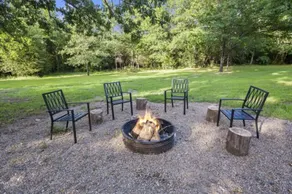 ”Playin Hooky” full kitchen, outdoor fire Pit, - Image 4