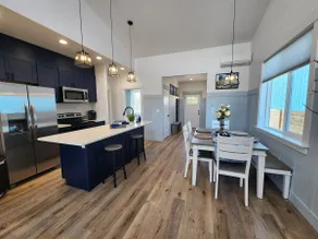 Drift Inn A - Duplex with hot tub - Image 2