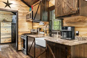 ”On the Rocks” Private, full kitchen, firepit - Image 3