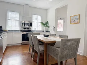Airy 3-Floor Downtown Getaway-Private Driveway - Image 5