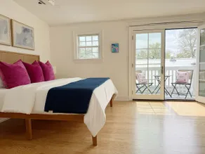 Airy 3-Floor Downtown Getaway-Private Driveway - Image 2