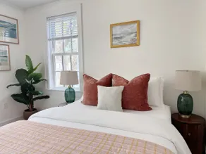 Airy 3-Floor Downtown Getaway-Private Driveway - Image 4