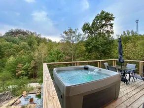 The Dragonfly - Tiny Mountaintop Cabin w/ Hot tub - Image 3