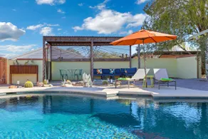 Our Private Midtown Mini-Resort. Pool heat avail. - Image 3