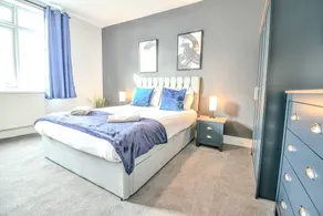 Station Apartment Large 3 Bedrooms - Workstays UK - Image 5