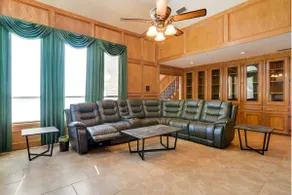 Expansive Home w/ Pool Table ~ 15 Mi to Galveston! - Image 5
