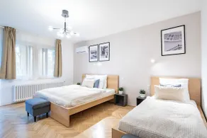 Free Parking - Downtown - Balcony with View - Image 2
