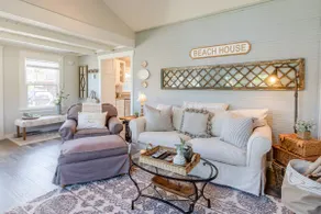 Chic Cottage, Walk to Beach and Town - Image 5
