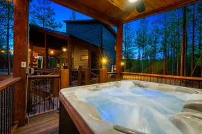 Chic Cabin: Hot Tub, 2 King En-Suites & Fireplaces - Image 2