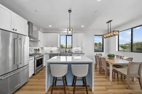 Rooftop Home With Ocean View & Private Parking - Image 2