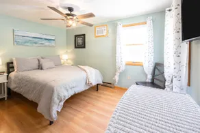 Family Home · Sun-Room · 5 min to Colgate - Image 3