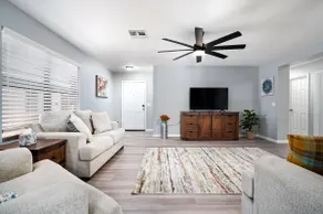 The Sunflower House Pet Friendly - Image 4