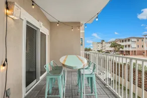 Beach Front Designer Condo w Pool Restaurant & Bar - Image 5