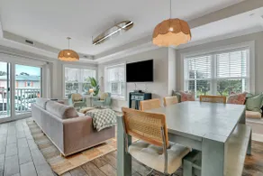 Beach Front Designer Condo w Pool Restaurant & Bar - Image 2