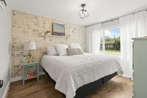 Heritage Home, Sleeps 8, Hot Tub, Near Downtown - Image 3