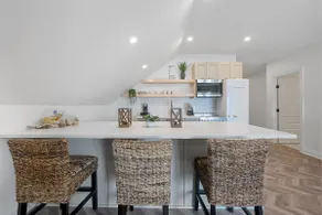 4BR Downtown Penthouse Suite near Cedar Point - Image 5