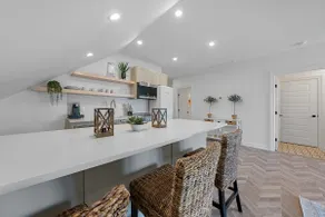 4BR Downtown Penthouse Suite near Cedar Point - Image 3