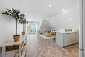 4BR Downtown Penthouse Suite near Cedar Point - Image 2