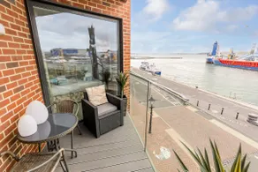 Harbours Edge - Front-Line Harbour Views - Image 3