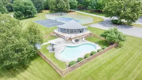 3BD SML Lakefront · Boat Slip, Pool & Dogs - Image 2