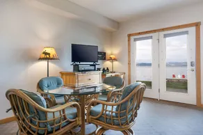 Lakefront Studio with views! - Image 4
