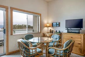 Waterfront Studio Retreat! - Image 4
