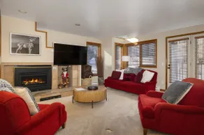 Ski In-Out 2bd/3ba Condo - Sleeps Like a 3 Bedroom - Image 3