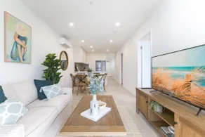 Oceanside Apartment with Bay Views - Image 4