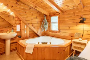 Romantic Amish Country Cabin w/ Hot Tub & Jacuzzi - Image 4