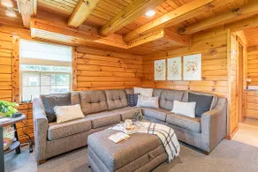Romantic Amish Country Cabin w/ Hot Tub & Jacuzzi - Image 3
