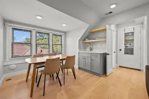 South Broadway Dog-Friendly Loft with Parking - Image 2