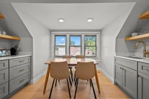 South Broadway Dog-Friendly Loft with Parking - Image 5