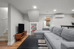 Cozy Dog-Friendly Unit with Parking Near Broadway - Image 5