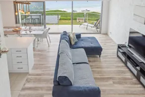 Absolute beachfront villa, Ledge Point - Image 4