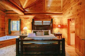 Moonstruck |Hot Tub|Luxurious King Bed & Tub - Image 4