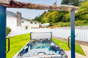 Spacious home with river views, hot tub, covered p - Image 4