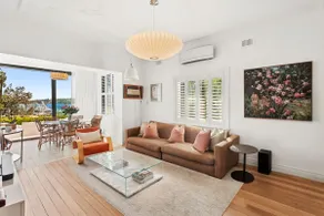 Superb 2-Bed Apartment Facing Rose Bay Marina - Image 3