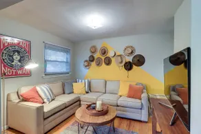 Ann Arbor Home w/ Deck, 2 Mi to Michigan Stadium! - Image 4