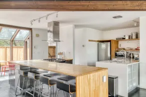 Blue Heron: Modern Retreat, Hot Tub, Chef Kitchen - Image 2