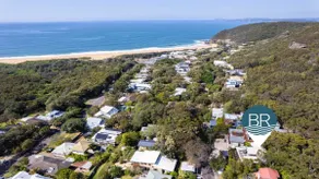 Bush and Bay Setting With Easy Walk To Beach - Image 2