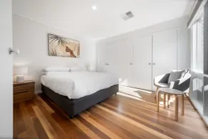 Gorgeous 2-Bed Townhouse with Patio, BBQ & Parking - Image 4
