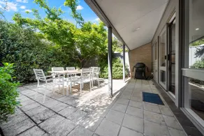 Gorgeous 2-Bed Townhouse with Patio, BBQ & Parking - Image 5