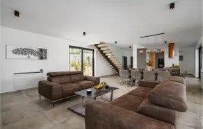 Villa de la Vie with Heated Swimming Pool - Image 2