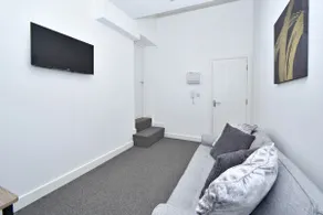 One Bedroom Sleeps 2-Apartment-Private Bathroom - Image 4