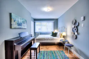 Charming 2BR with Balcony in Montreal - Image 2