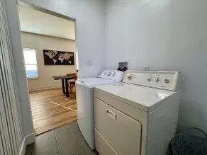 Newly Renovated W/ Large Walk-in Shower + W/D - Image 2
