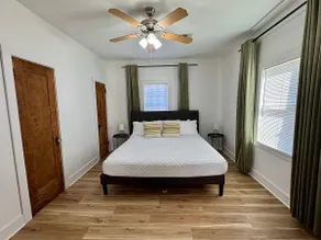 Newly Renovated W/ Large Walk-in Shower + W/D - Image 4