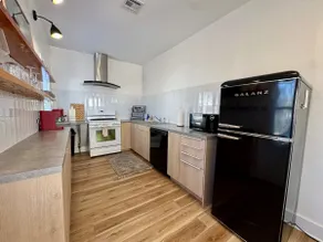 Newly Renovated W/ Large Walk-in Shower + W/D - Image 5